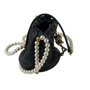 CHANEL シャネル マトラッセ パール　ココマーク レザ－ ショルダーバッグ ブラック A-8142
