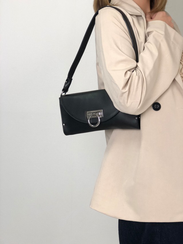 Salvatore Ferragamo サルヴァトーレ フェラガモ ハンドバッグ ブラック サークルハンドル スエード チェーンハンドル vintage ヴィンテージ オールド 5c3v6t