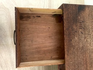 味わいのある古い文机