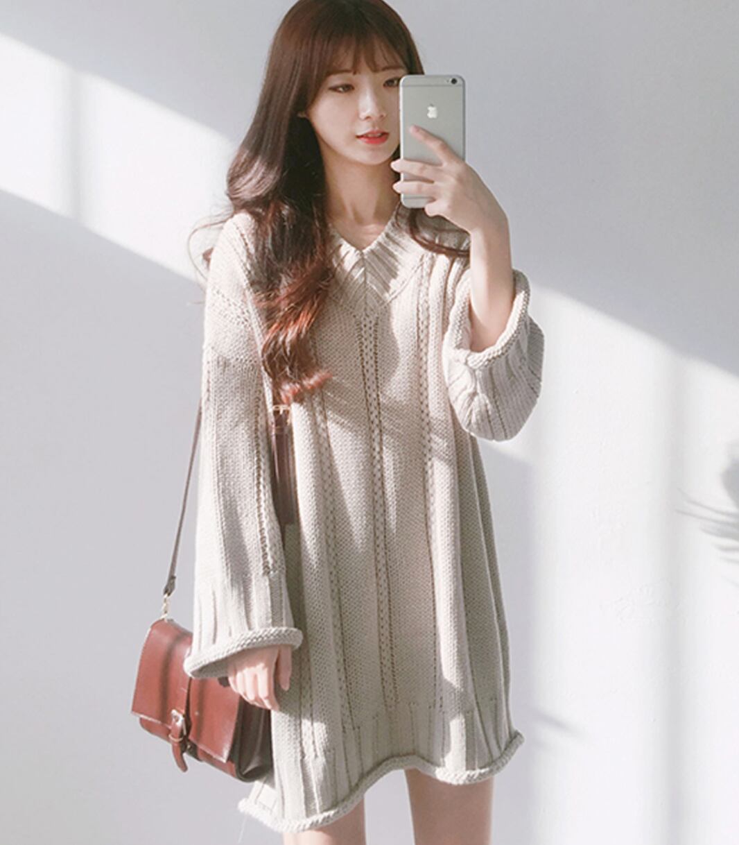 送料無料 フェミニン ニット Vネック ニットワンピース ショート ミニ丈 短め レディース 長袖 ゆったり 秋冬 可愛い デート 女子会 カジュアル ベージュ 赤 黒 Op 038mm ワンピースコーデのお店 Flower Silhouette