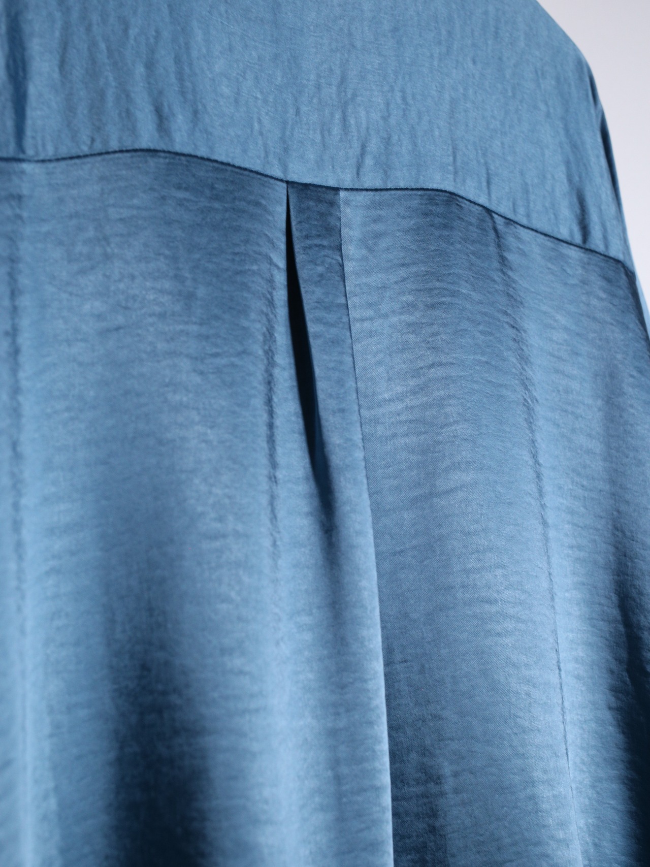 gloss fabric ice blue over silhouette shirt - 14