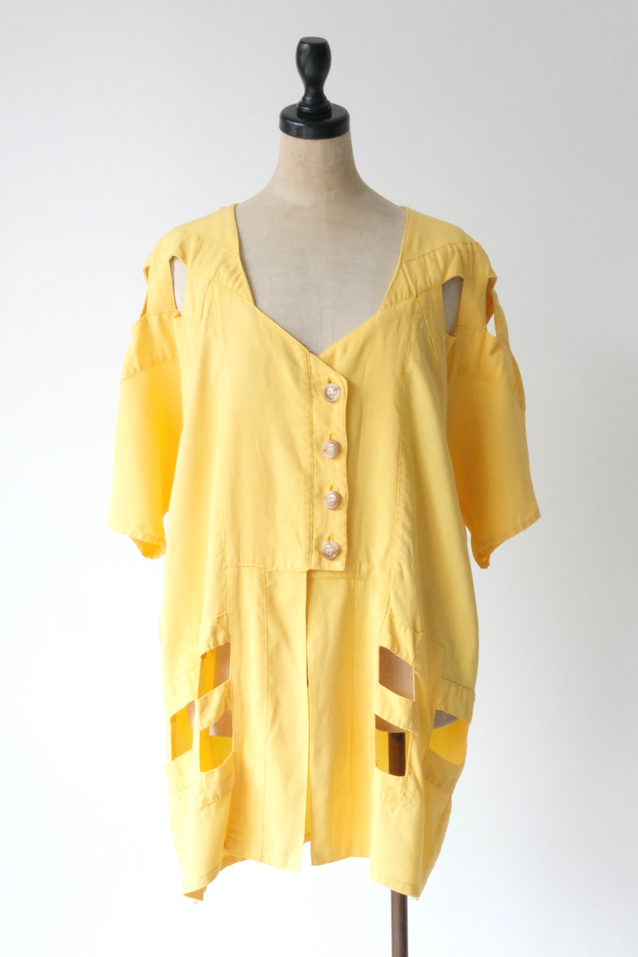 Cut-out yellow tunic Blouse