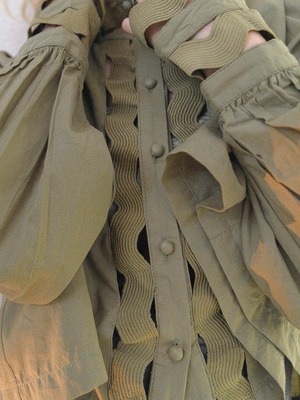 Cutwork High Neck Crop Shirt / KHAKI