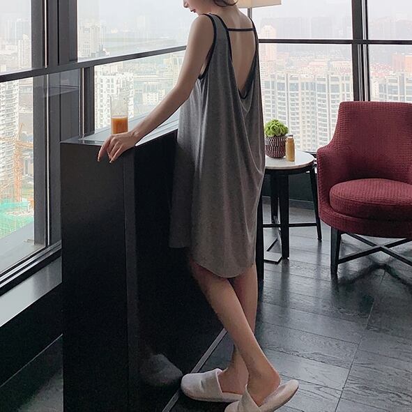 トップス レディース タンクトップノースリーブ膝丈 ミドル丈 ラウンドネック 細身 ストレート プルオーバー かわいい シンプル カジュアル おしゃれ お洒落 綺麗 かっこいい クール セクシー おとな ナチュラル 送料無料 ラフ ラブリー キュート ルーズ リラックス 抜け感 お泊まり リゾート 海 プール M L XL 2XL ブラック ピンク パープル グレー 春 夏 秋 10代 20代 30代 女性用 普段使い 締め付けなしワンマイル 体型カバー ルームウェア 楽ちん ゆったりおうちコーデ