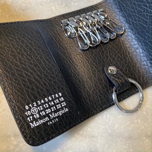 Maison Margiela【メゾン マルジェラ 】6フック レザー キーホルダー(SA3UA0001 BLACK ) .