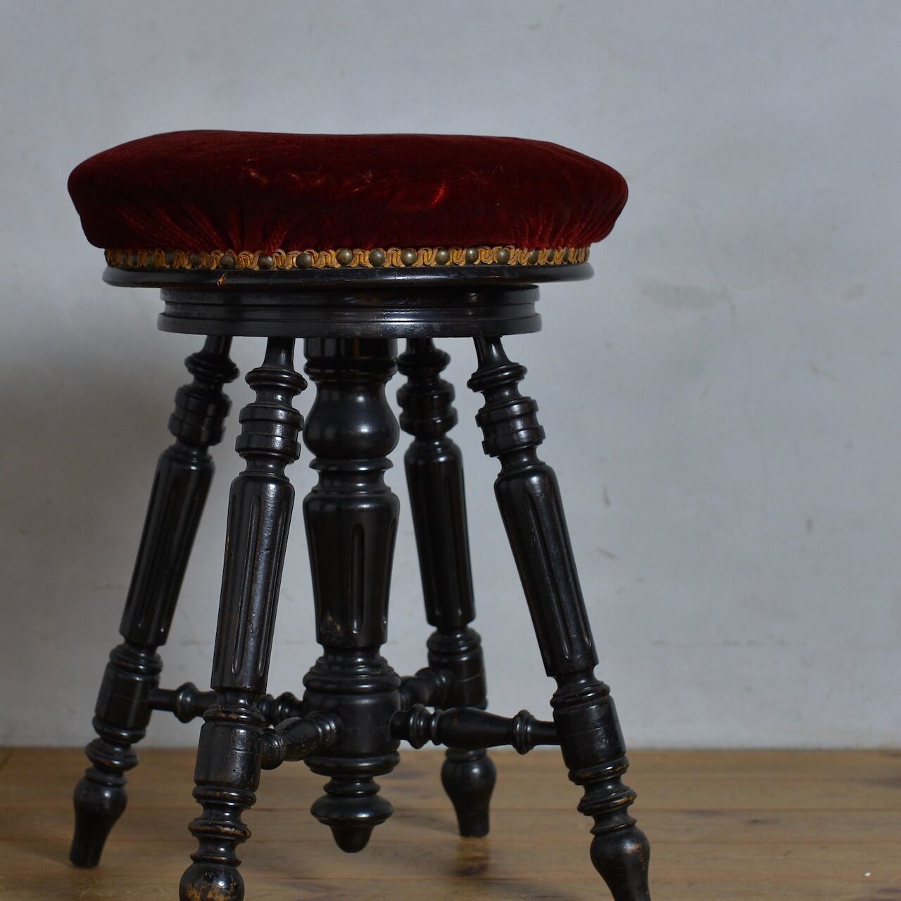 Napoleon Piano Stool / ナポレオン ピアノ スツール　〈ナポレオンチェア〉SB1712-0013 | SHABBY'S  MARKETPLACE　アンティーク・ヴィンテージ 家具や雑貨のお店 powered by BASE