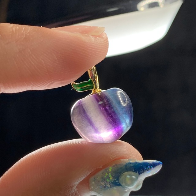 10.フローライトりんご・ペンダントトップ