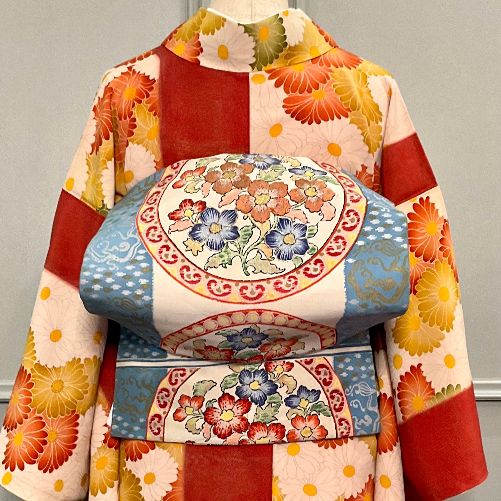 異国の円窓＊水色 花 華 丸紋 紋章 オリエンタル 東洋 刺繍 染め帯