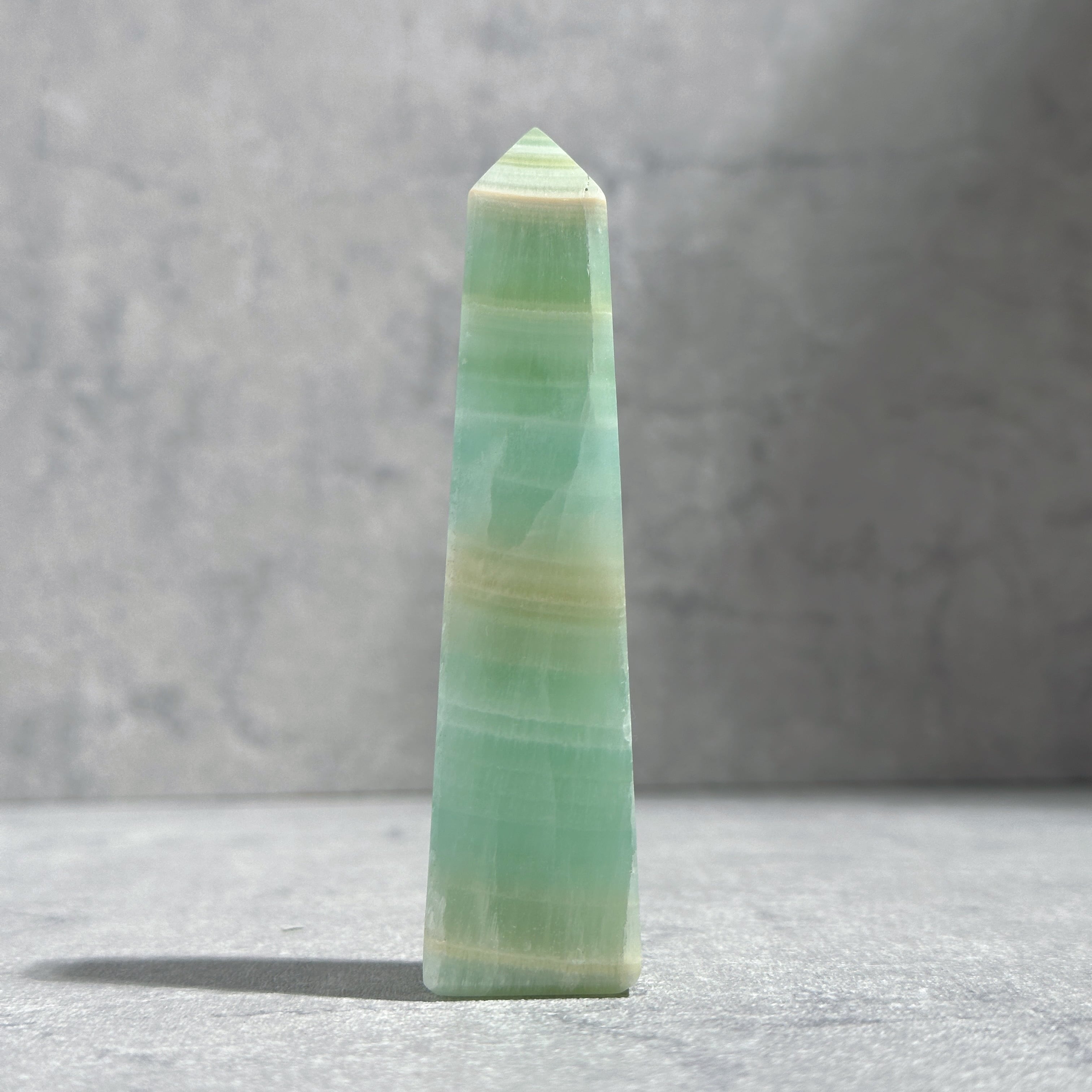 ピスタチオカルサイト タワー73◇Pistachio Calcite◇天然石・鉱物