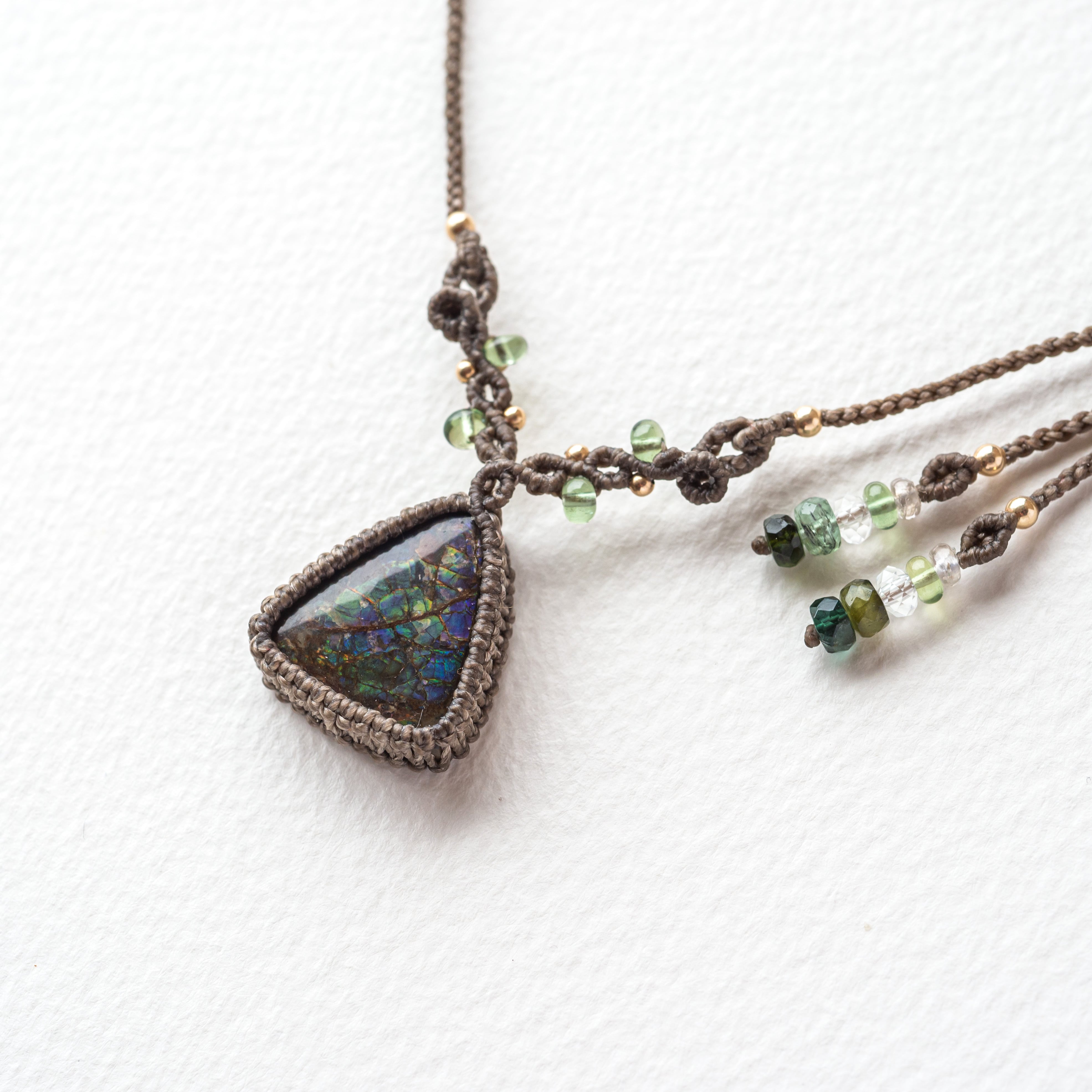 アンモライトのマクラメネックレス アンモライトのマクラメ編み 天然石ネックレス | SHANTi WALA