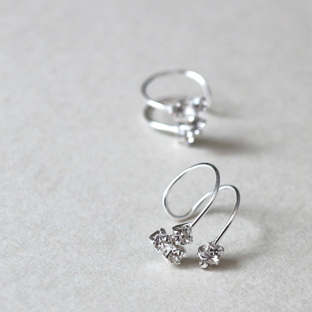 s925 きらきらクローバーストーン　ミニシルバーイヤーカフ