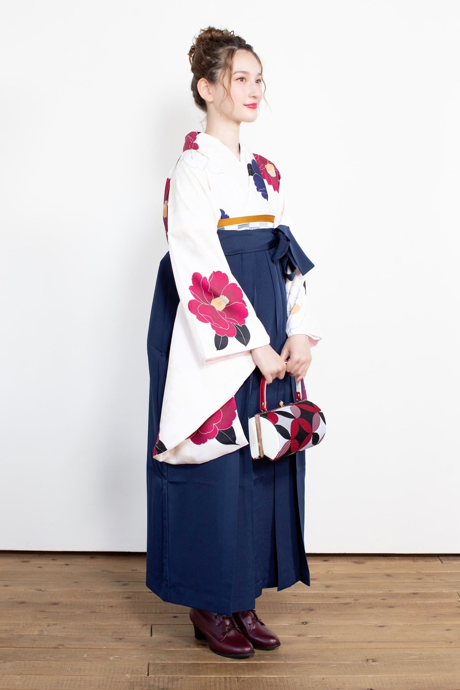 Kimono Sienne 卒業式袴3点セット 椿柄 二尺袖着物 袴 白×紺 卒業式 | Kimono Sienne