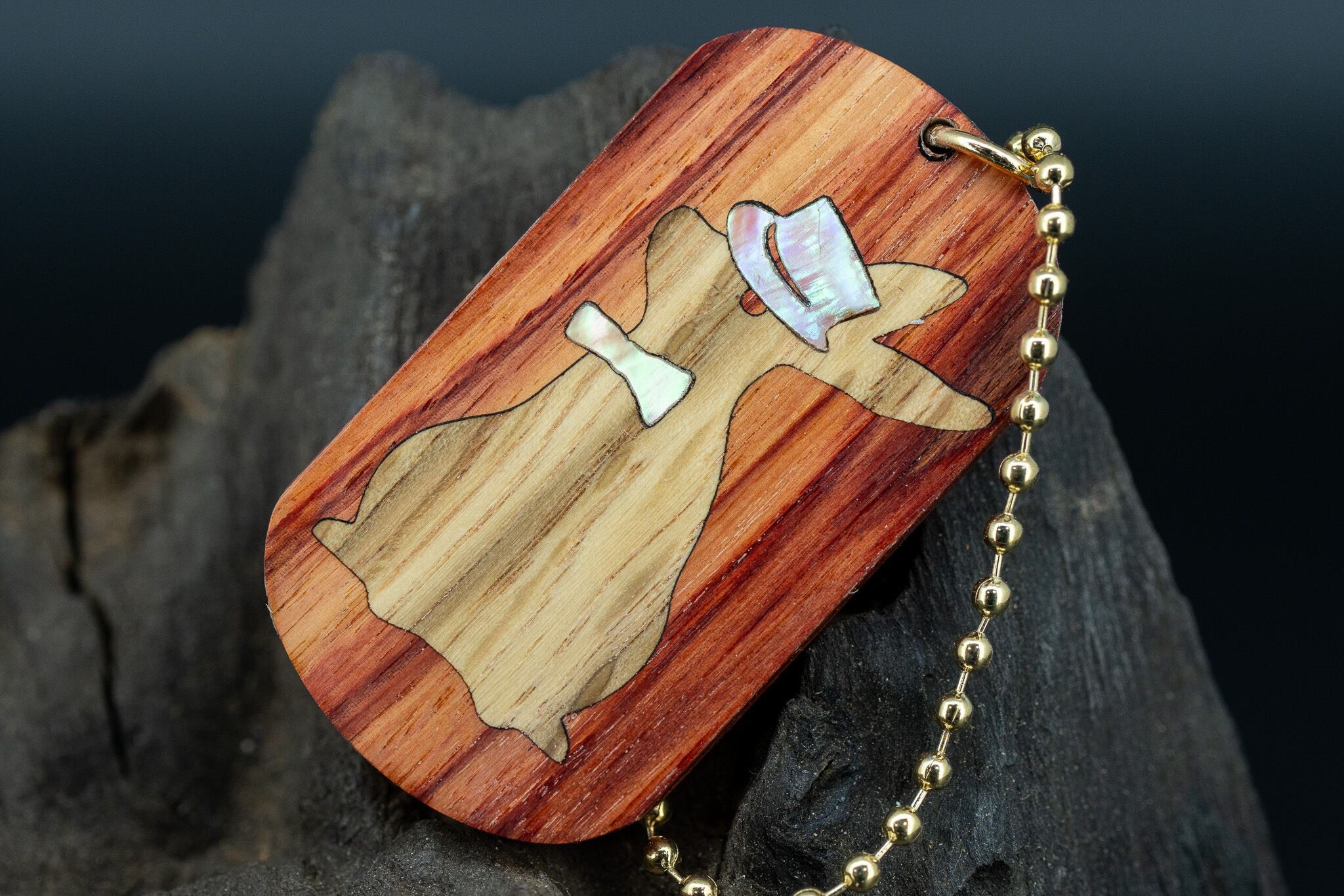 【 木材の女王】チューリップウッド ドッグタグ 象嵌 三月ウサギ