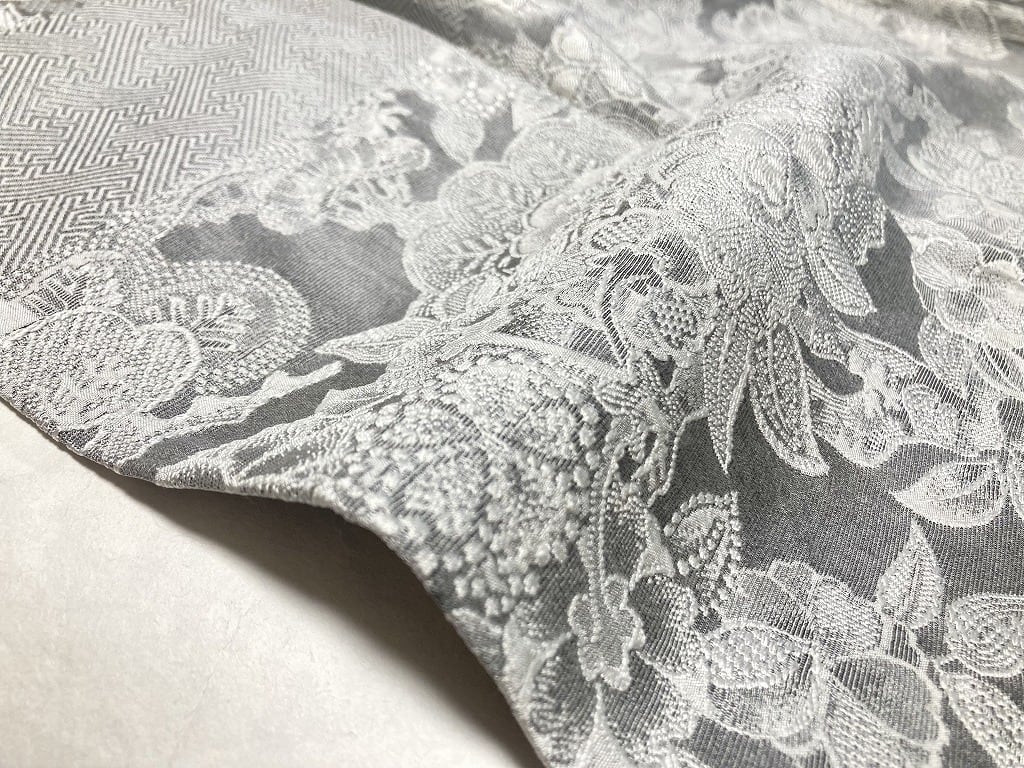 新古品！美品＊単衣＊薬墨染＊天目織＊グレー＊希少＊着物＊１６３ｃｍ＊裄６５ 単衣】山岡古都 訪問着 染織美術品 御召し 天目織 花柄 正絹 白 黒