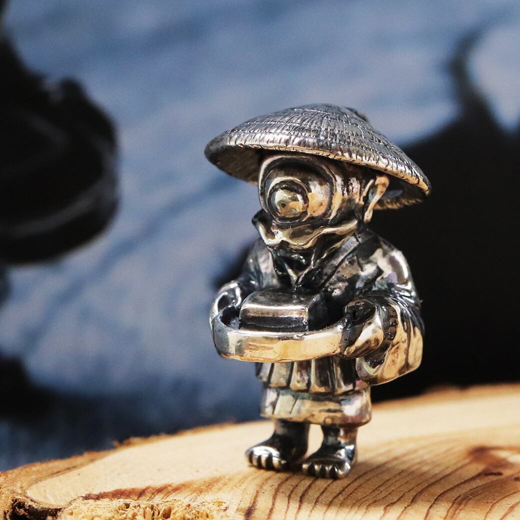 男心 DANSIN 妖怪シリーズ 一つ目小僧 ミントグリーン成型　黒龍 妖怪「一つ目小僧」 シルバーペンダント(659-859) One Eyed