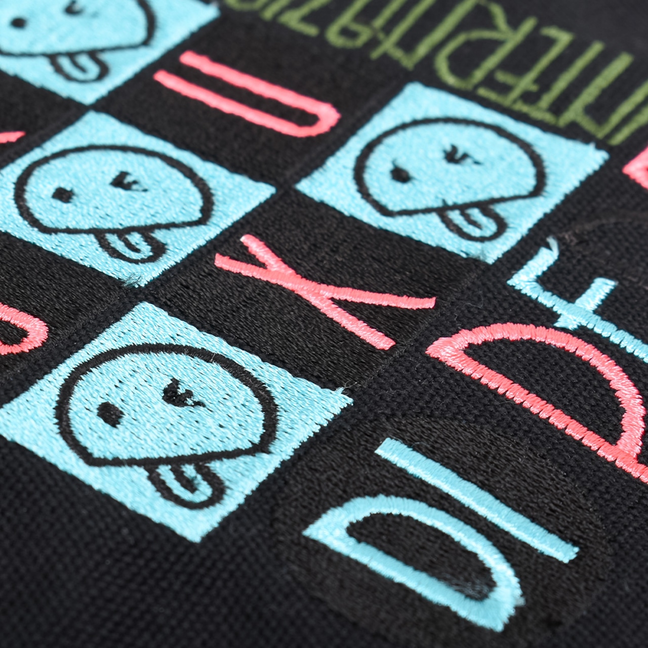 マルチロゴ刺繍キャンバストート