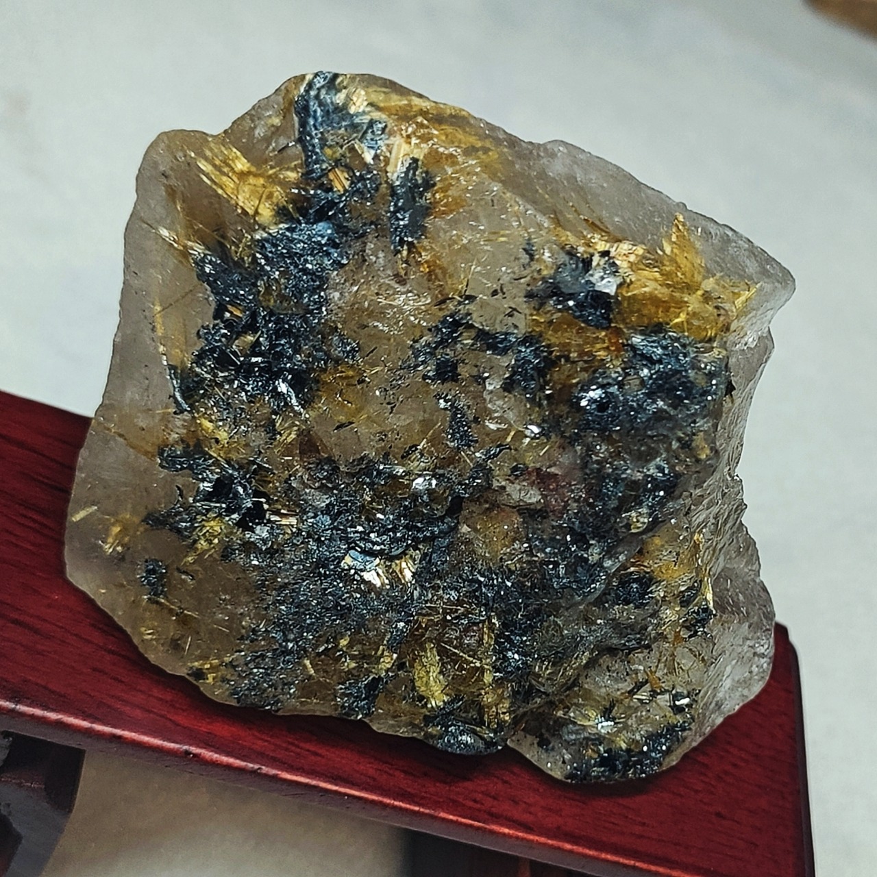 高品質 天然 無処理 ヘマタイト共生ゴールドタイチンルチル 太陽放射 