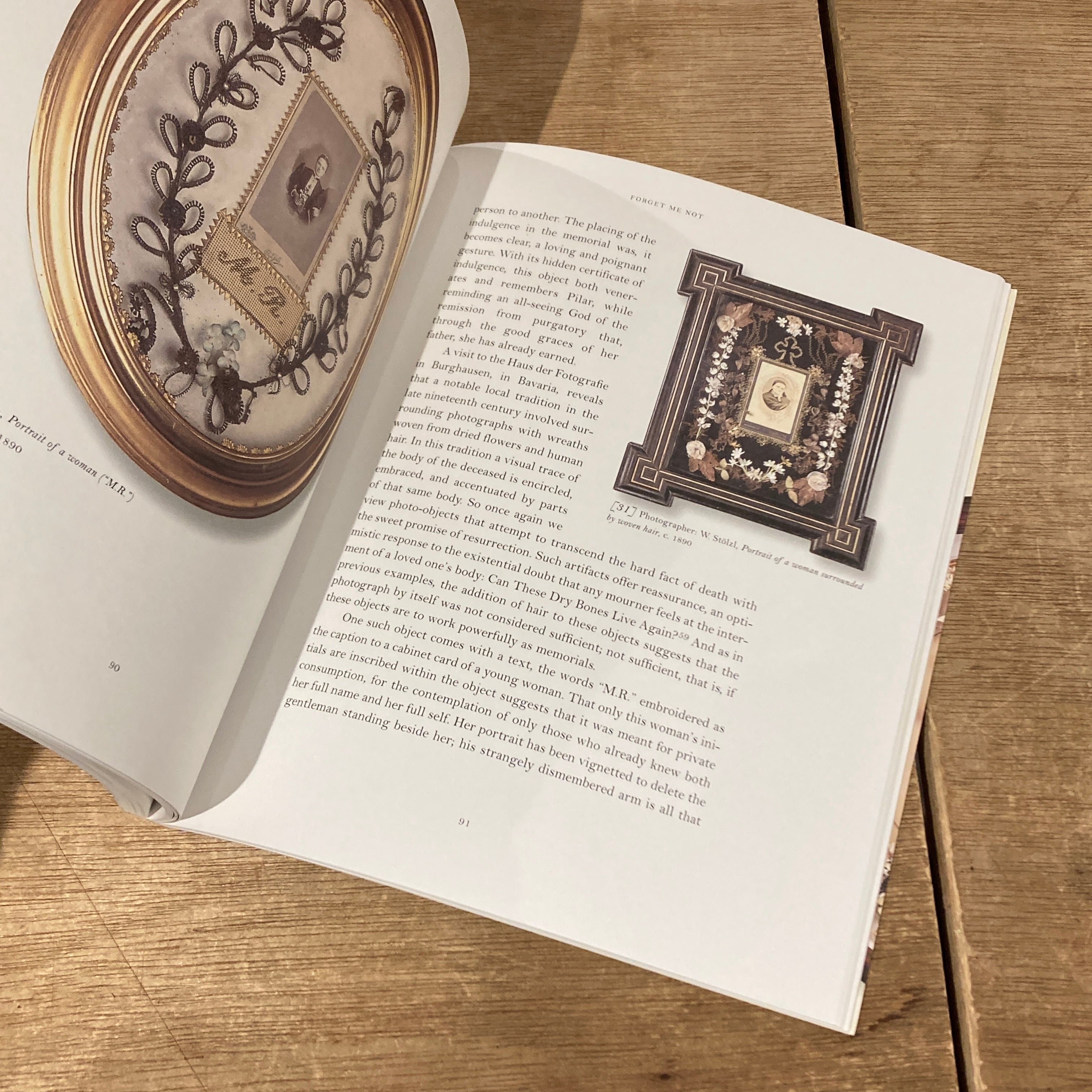 Forget Me Not: Photography & Remembrance / Geoffrey Batchen