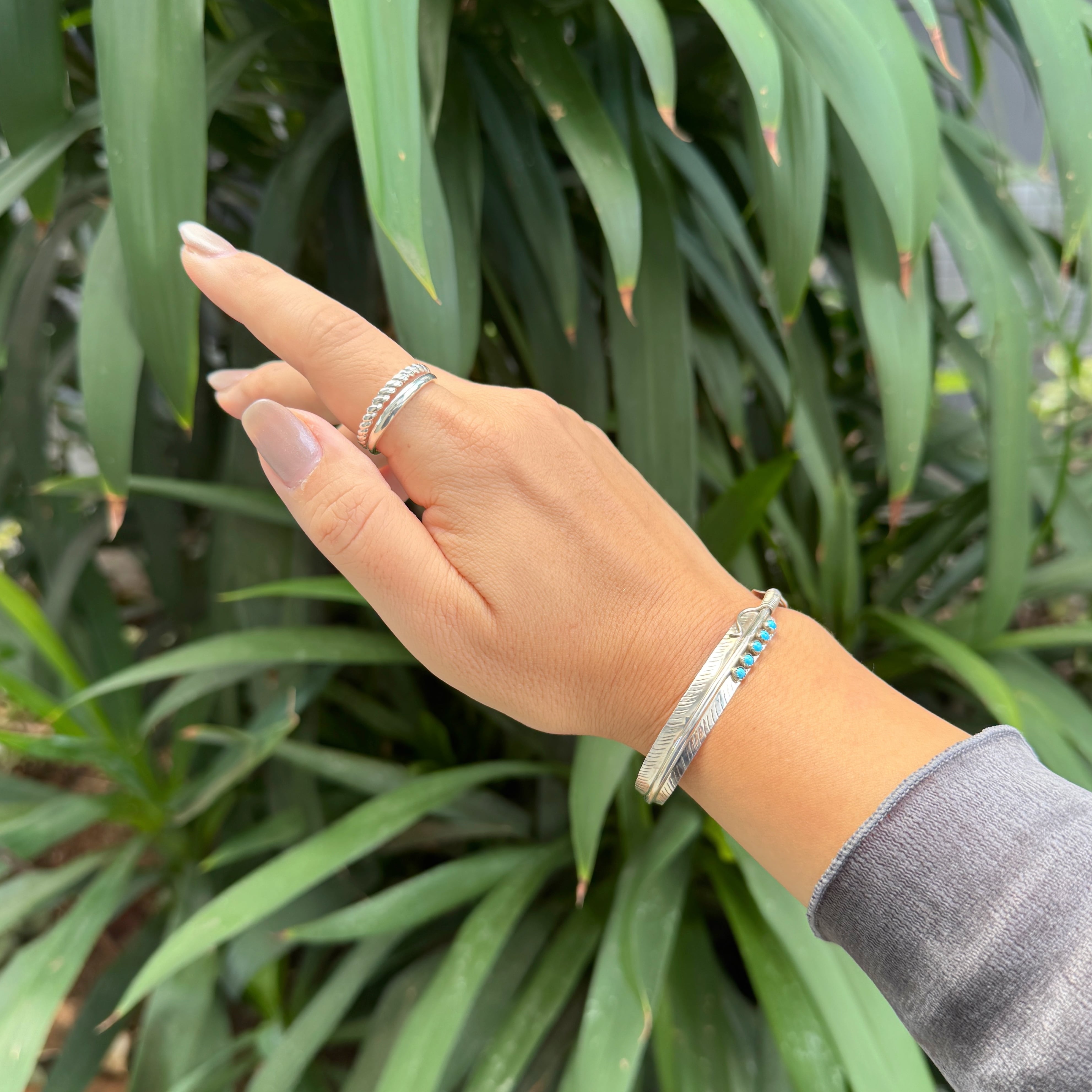 Indian jewelry フェザー ターコイズ バングル Indian Jewerly》スリム フェザーデザイン ターコイズバングル 羽 鳥