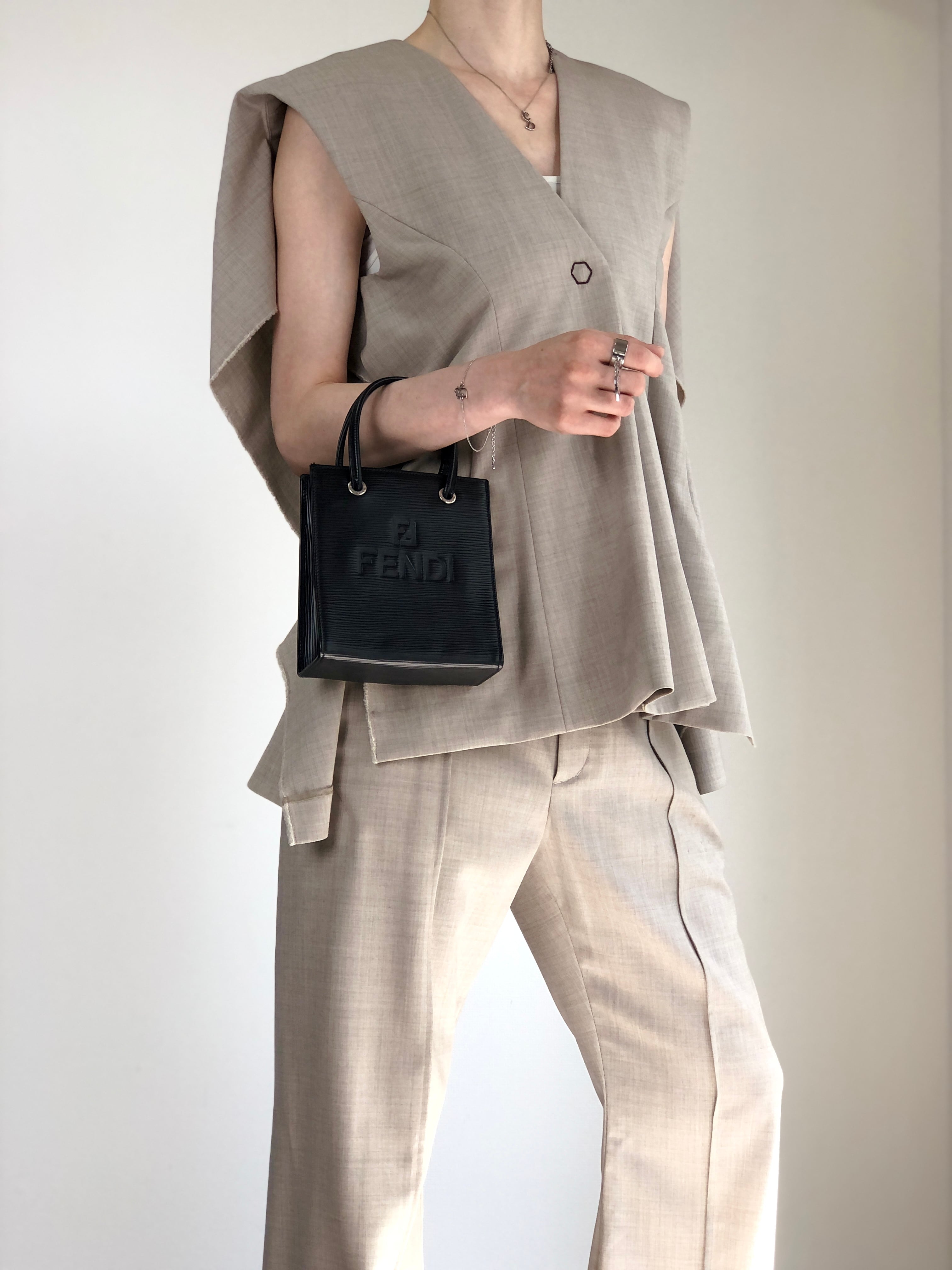 FENDI フェンディ ハンドバッグ ブラック ロゴ型押し レザー ミニ