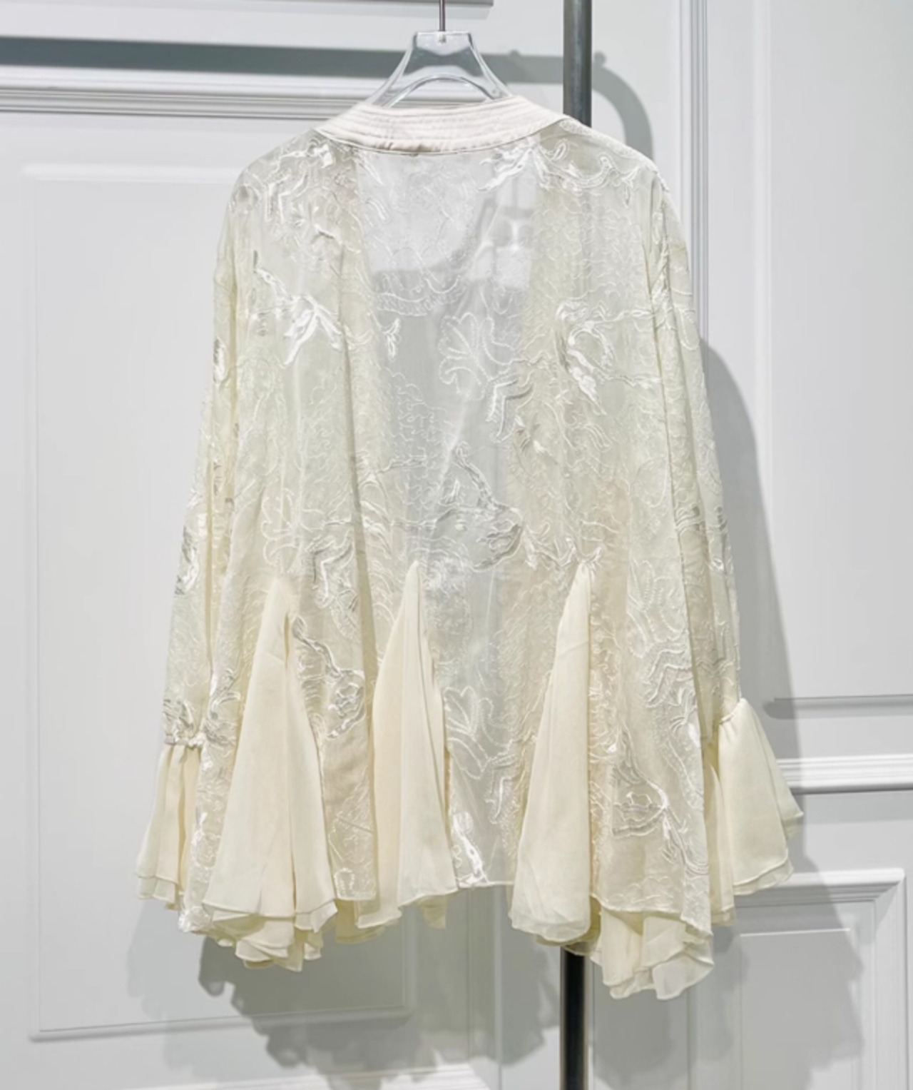 刺繍＆レース組み合わせ ボタンレスジャケット