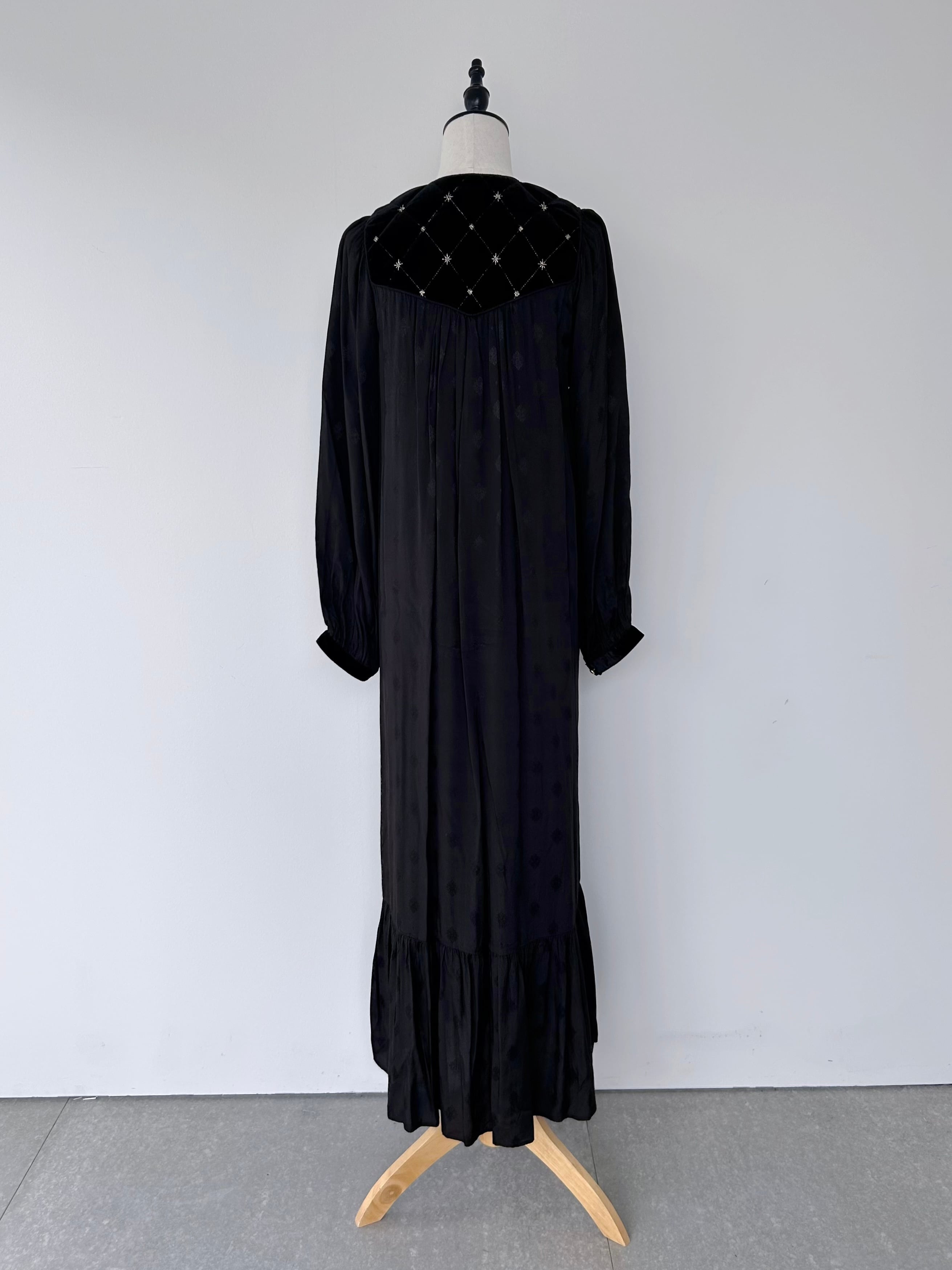 ぱどる様サラマリカ Velvet Beads Embroidery Dress Sara Mallika Velvet Beads Embroidery Dress | KOKO