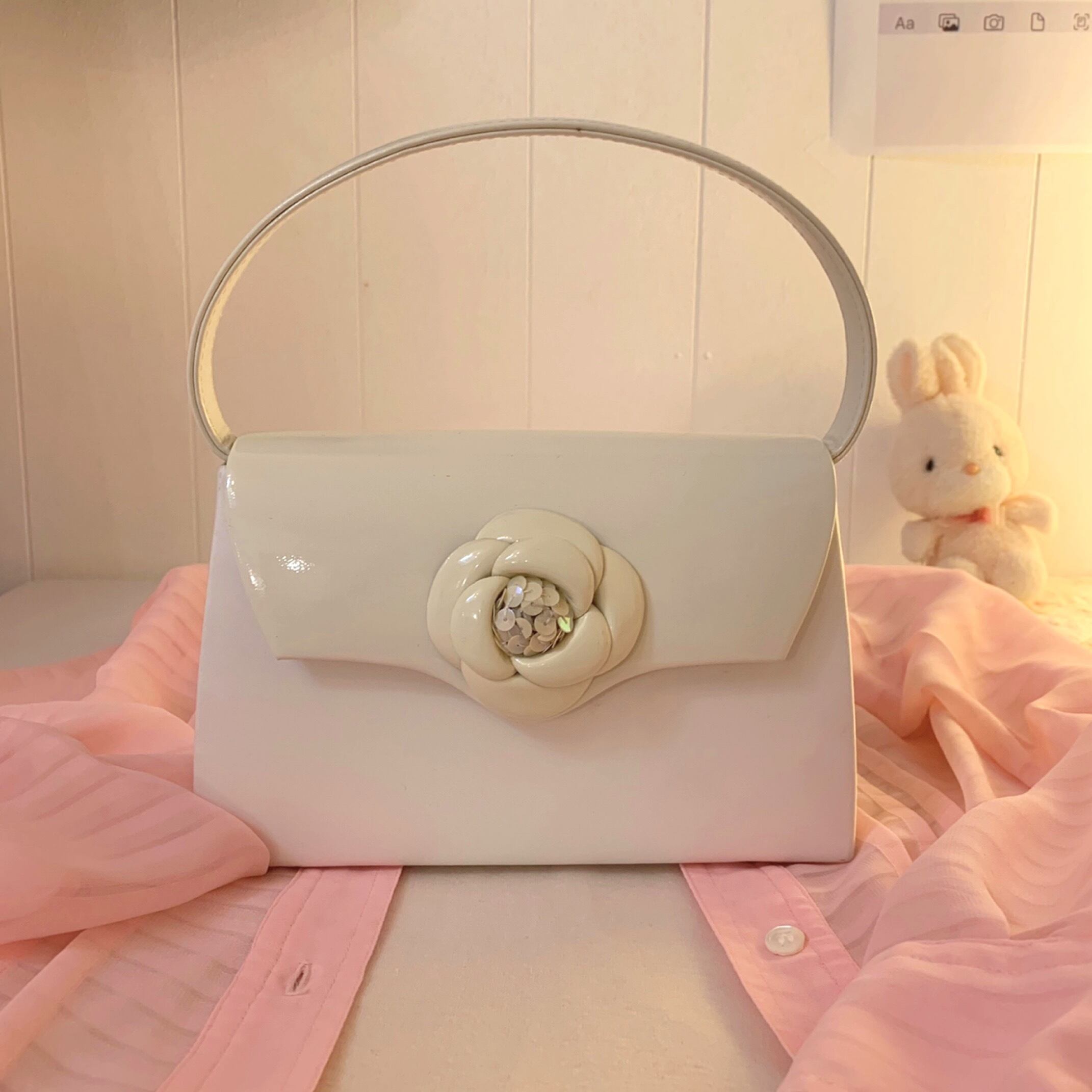 white flower mini chain bag