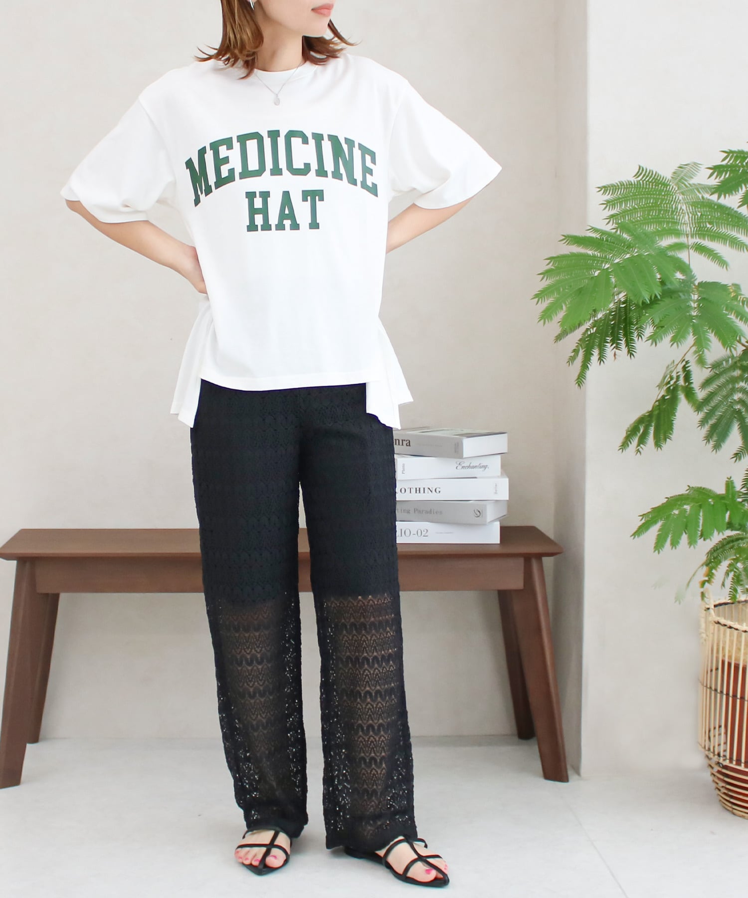 スリット入ロゴTシャツ