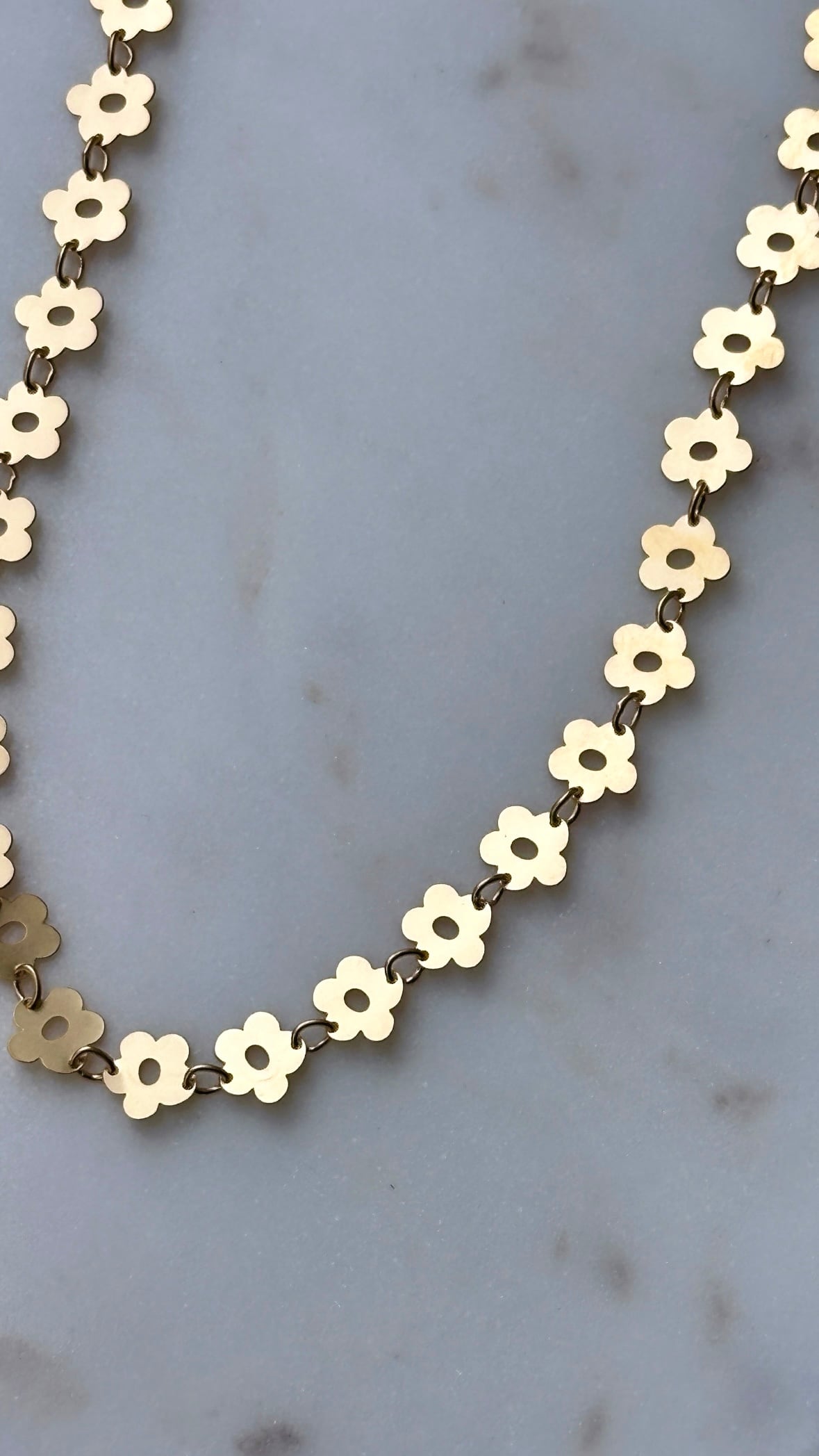 KEYHOLDER [ETCHED METAL SLICE FLOWER NECKLACE] | LILLY DEL SALONE