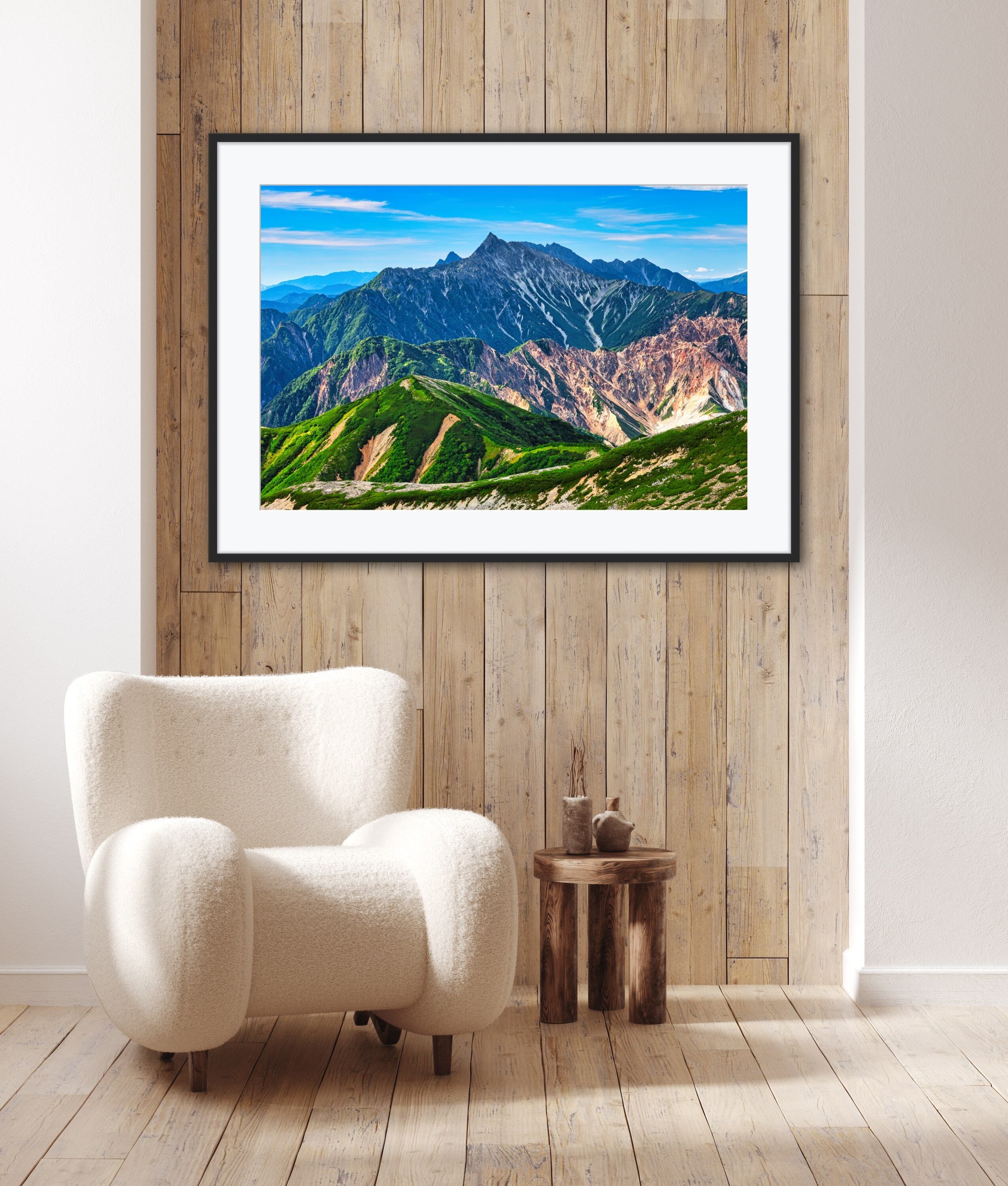 鋭鋒と朱壁 | Taka Mountain Gallery