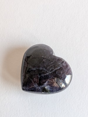 Bloodshot Iolite ブラッドショットアイオライト（菫青石） ⭓ パームストーン・ハート ⭔ POLISHED