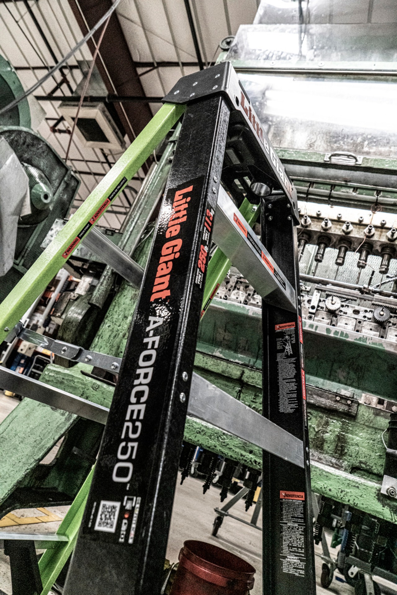 FRP脚立『エーフォース 250 8尺』 LG-15768(10838)