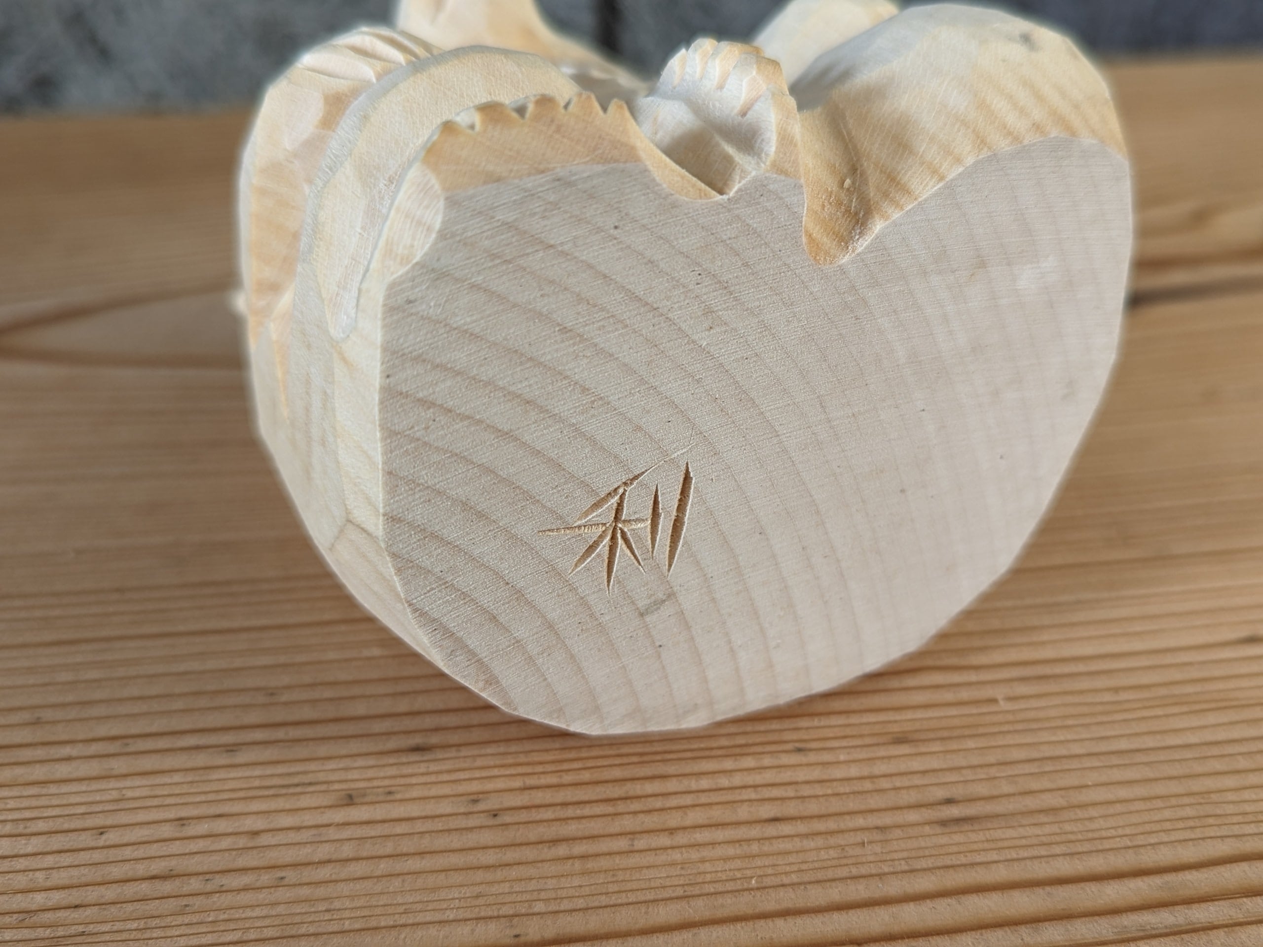 利(とし)さん 招き熊 #1 | 木彫りの熊 | inoya | Basic Life Store