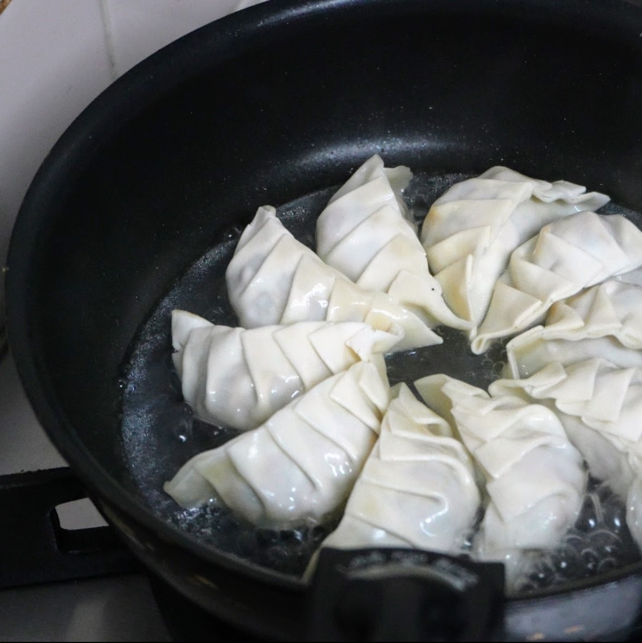 トムヤムギョウザ (10個入り)【 冷凍 | 簡単調理 】