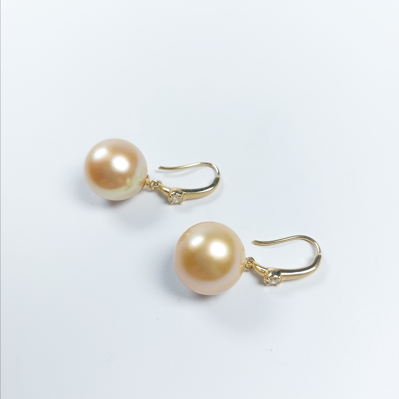 K18 Utopara South Sea Gold Pearl, Diamond Earrings
