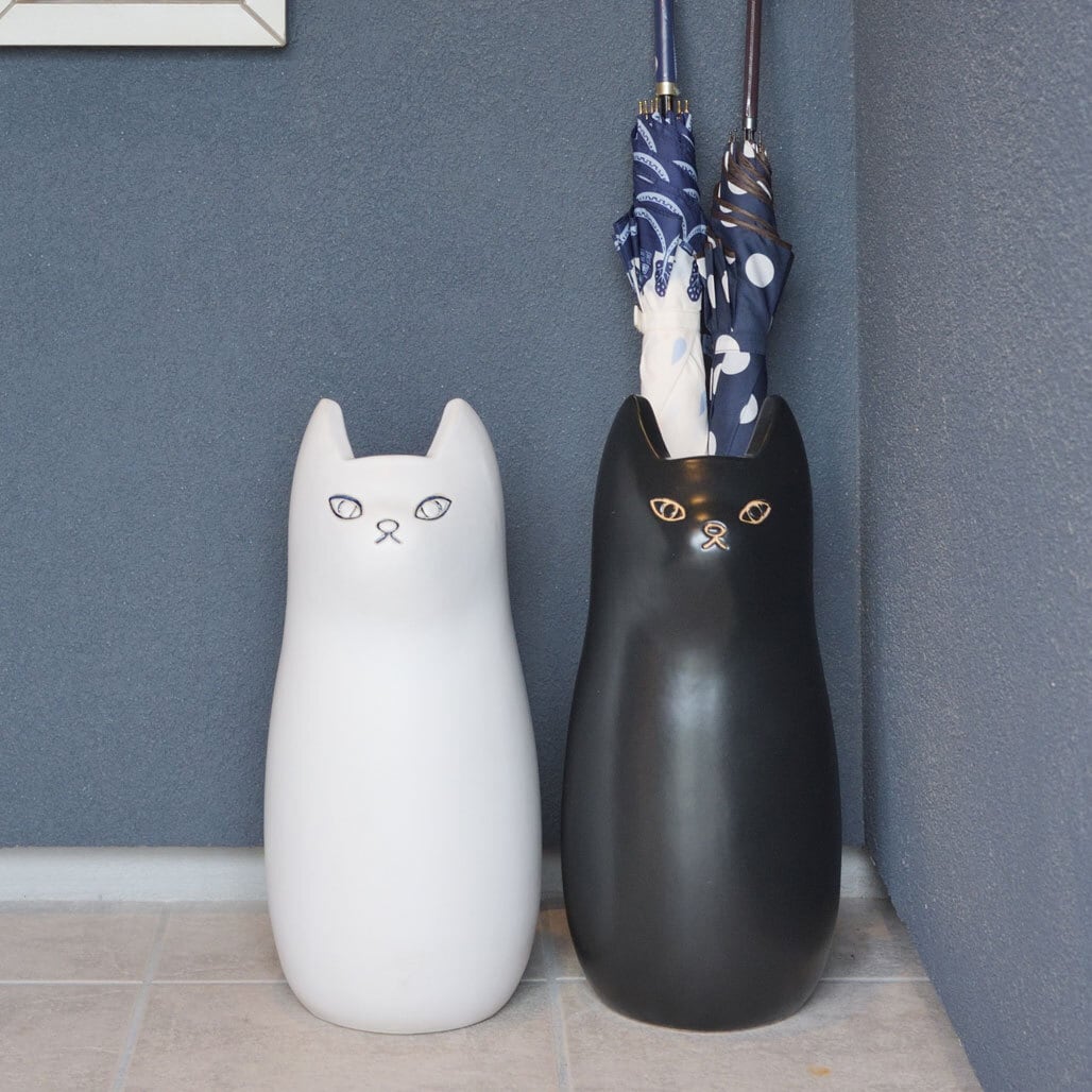 【新品・未使用】猫の傘立て　へちもん　信楽焼　傘立て　猫　シンプル　インテリア 傘立て 陶器 信楽焼 おしゃれ 黒 ネコ ねこ 猫 傘入れ モダン