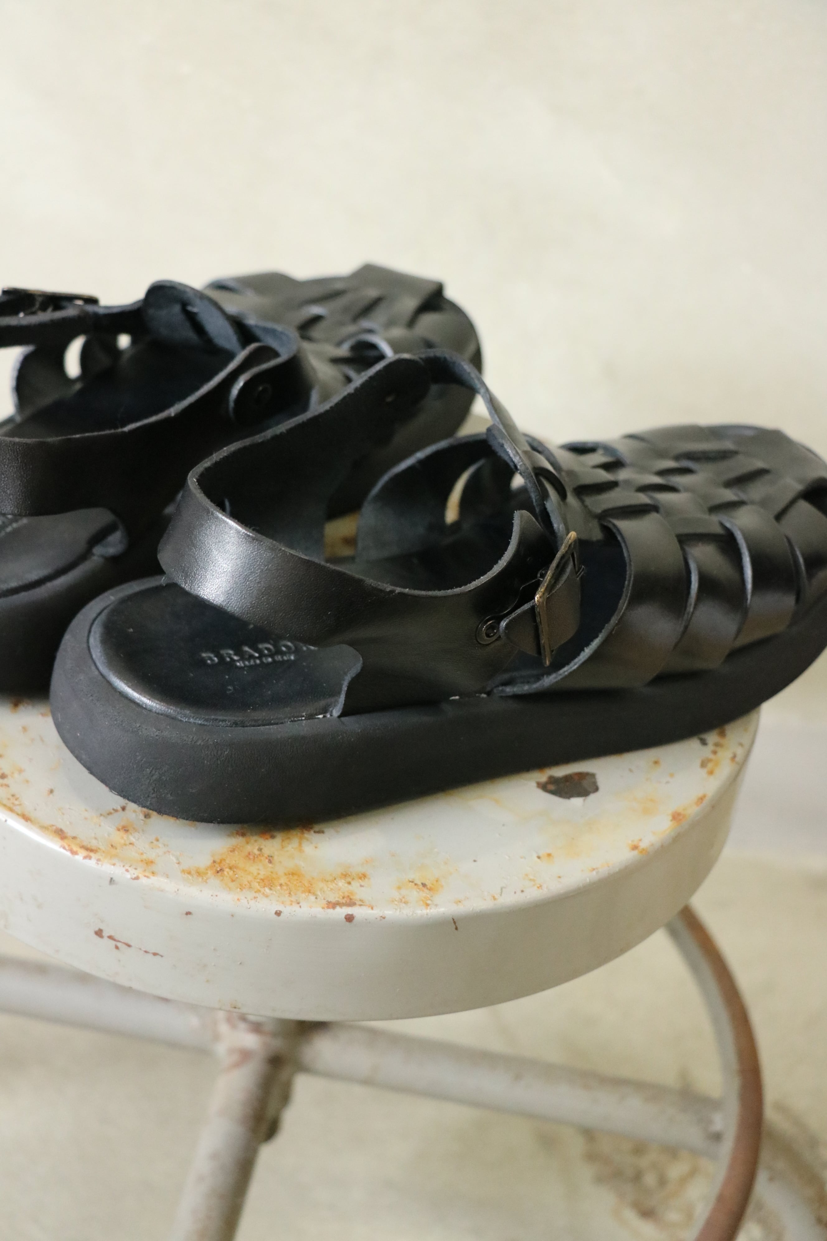 BRADOR -92-874 NERO- / ブラドール レザーサンダル | kawl.