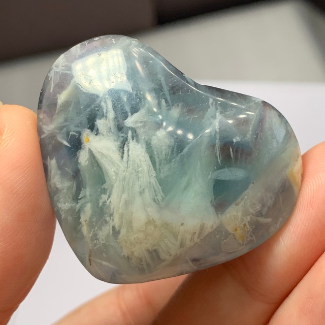 ぷっくり可愛い♪エンジェルフェザーハートフローライト