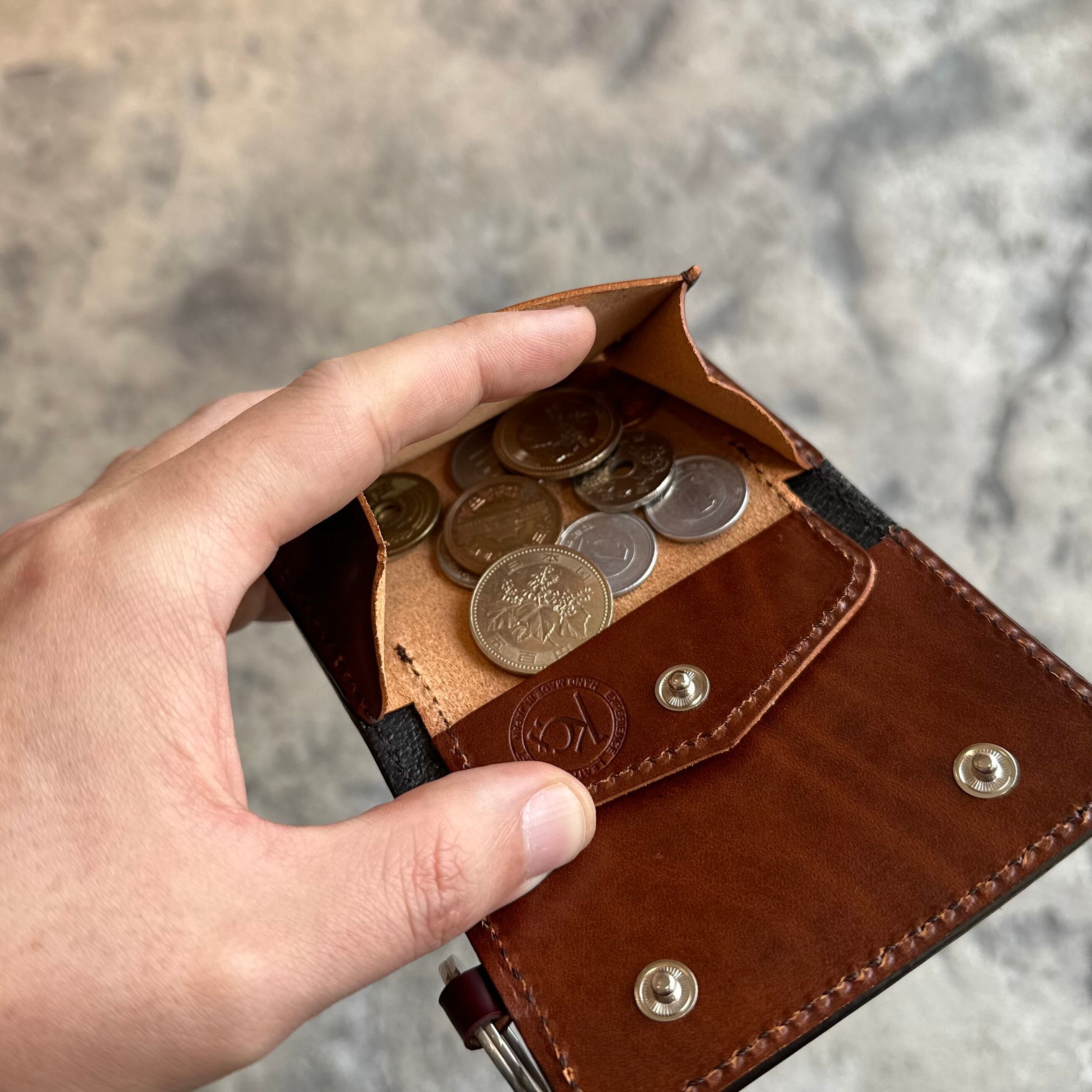 限定商品】トリニティーケース ランブル コードバン(ブラウン