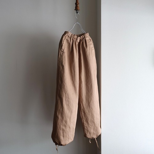 universal products. “ GARMENT DYE EASY OVER PANTS ( Beige )”