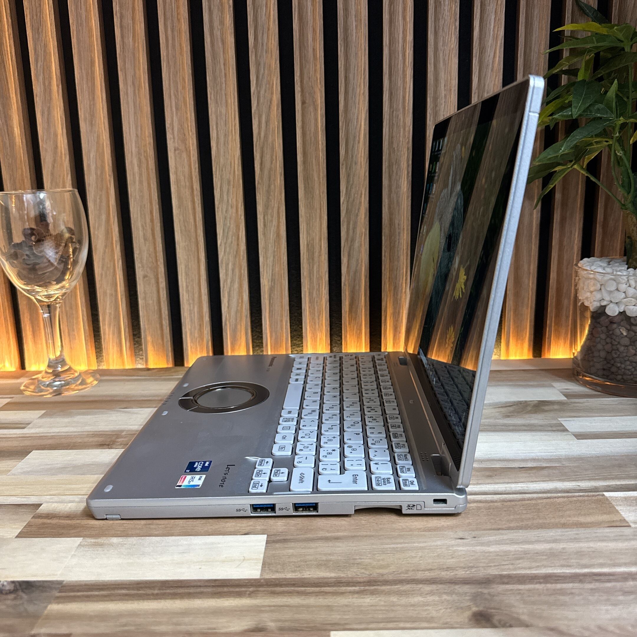 LTEモデル』Let's note QV1 最高峰i7第11世代 SSD512GB メモリ16GB