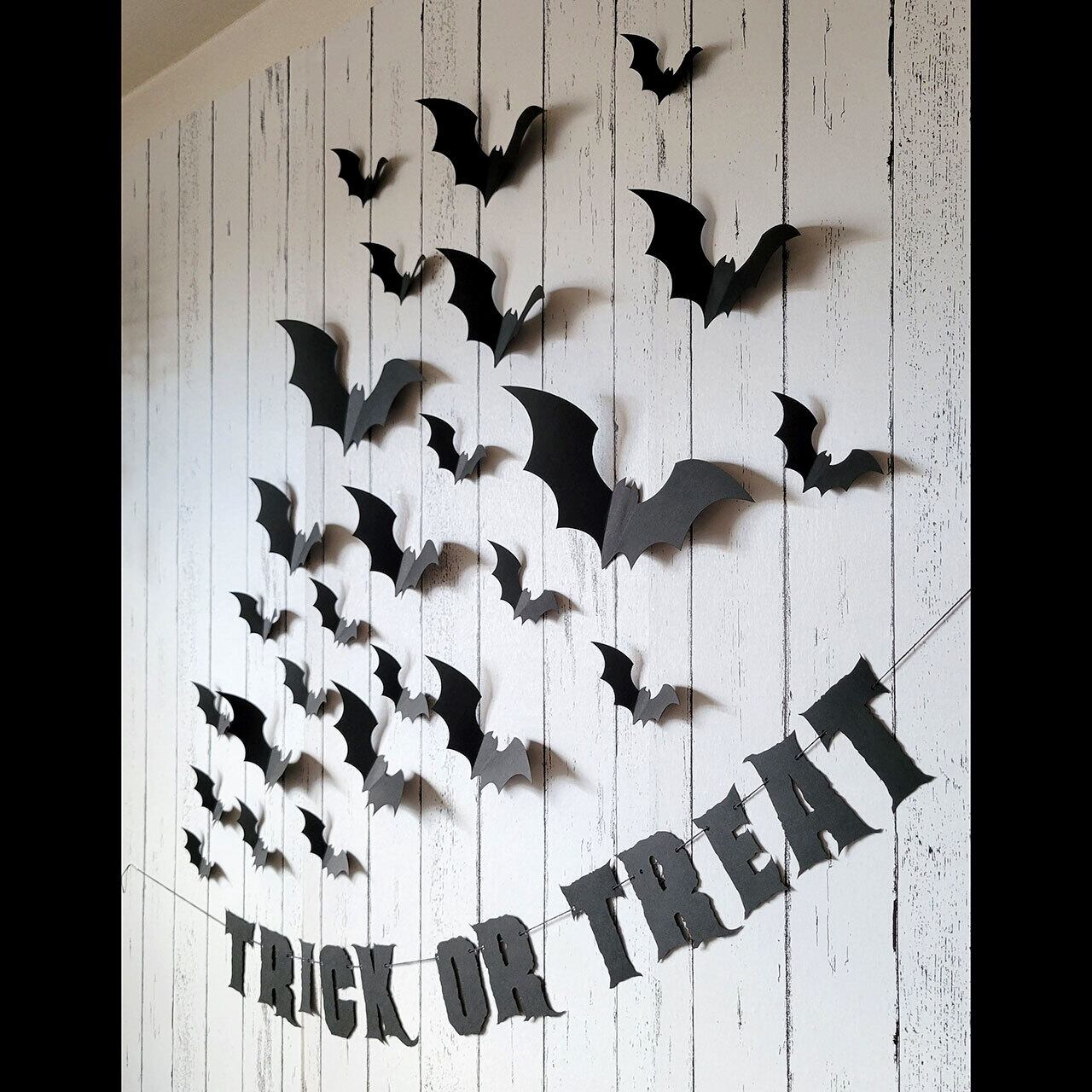 ハロウィン壁面飾り】羽ばたくコウモリの群れ26枚+Trick or Treat
