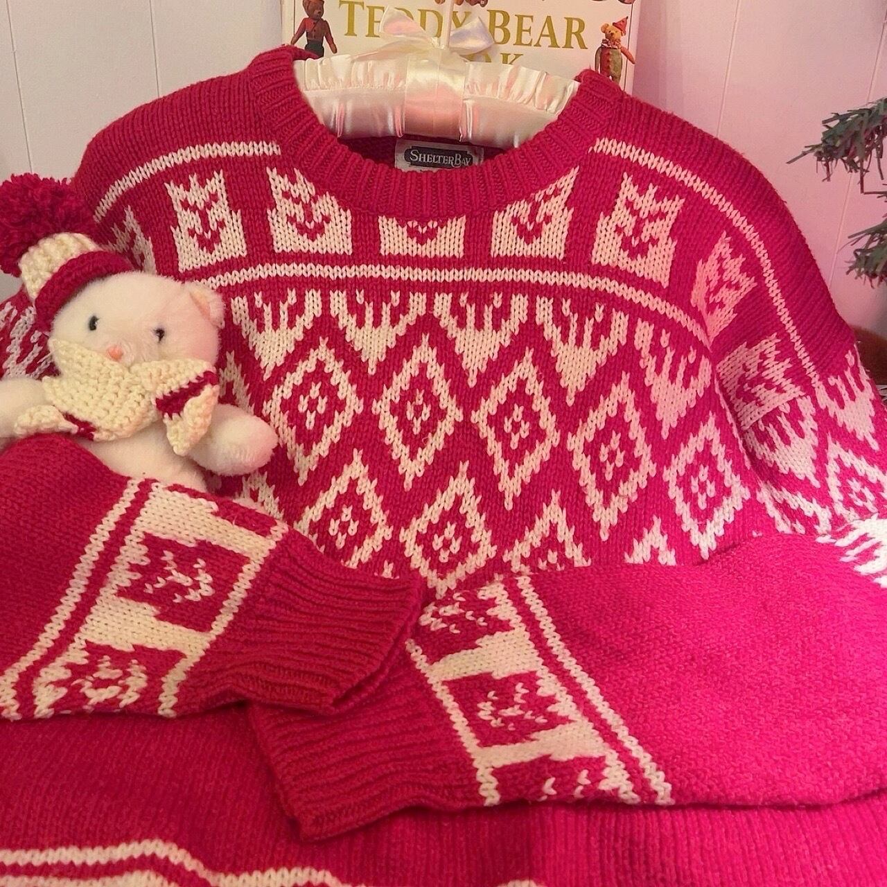 red × white nordic big sweater