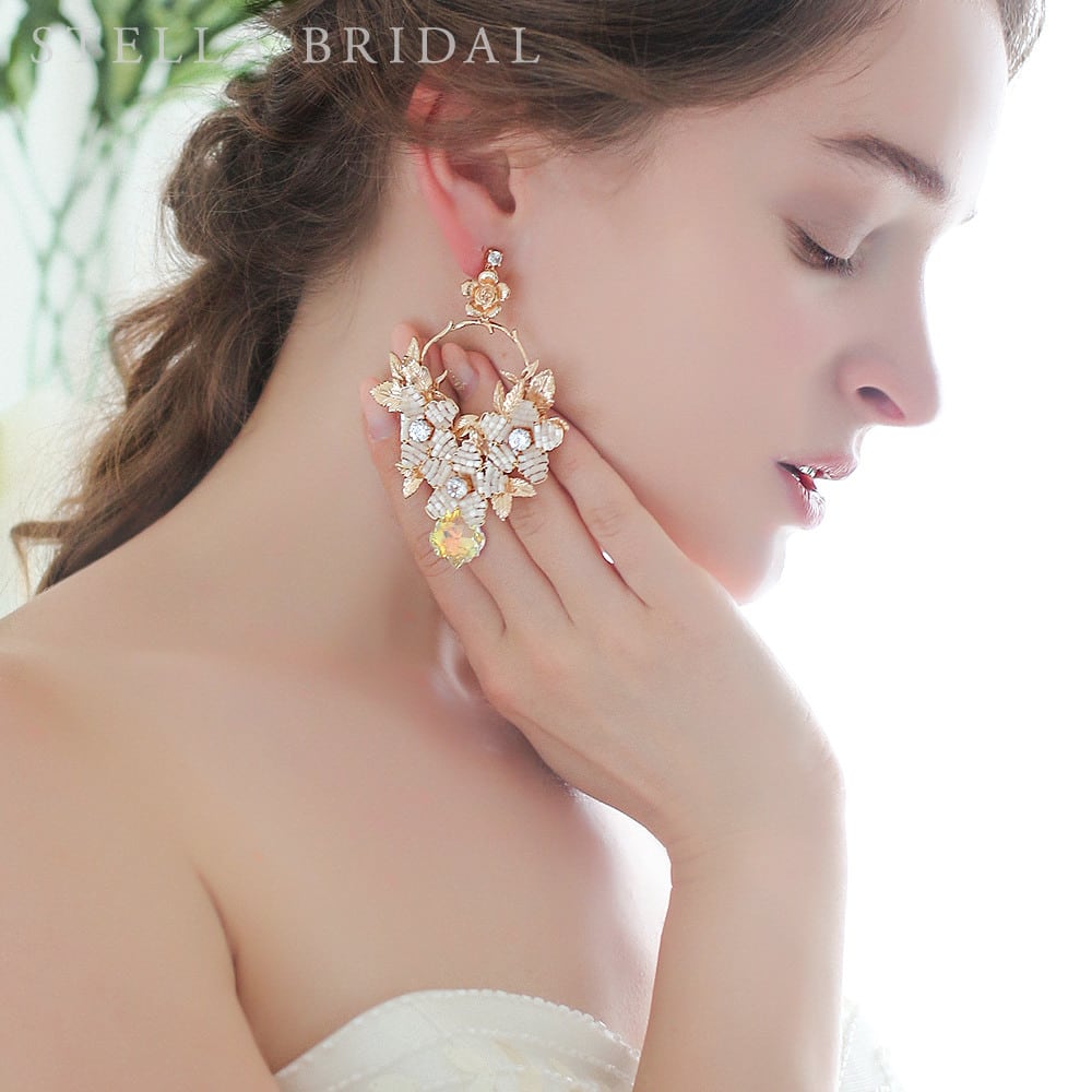 美品　ブライダルアクセサリー　スワロフスキーピアス　Stella Bridal