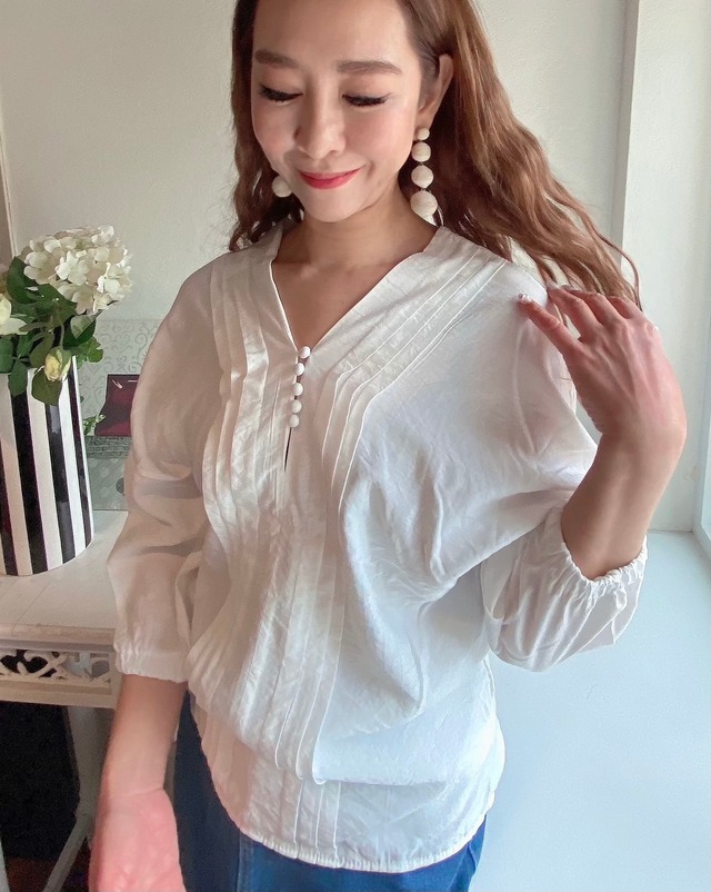 くるみボタンブラウス　