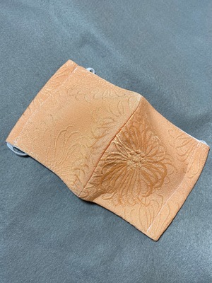 菊の刺繍の着物リメイクマスクMサイズ☆プロの縫製技術者が作るハンドメイド立体マスク