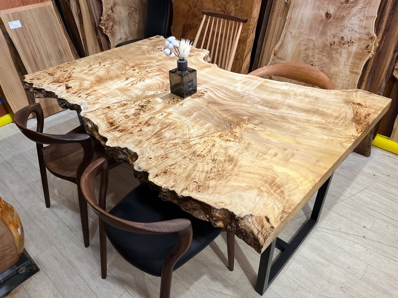 歴史木瘤付き一枚板テーブル(木造 天然木 自然木瘤材)