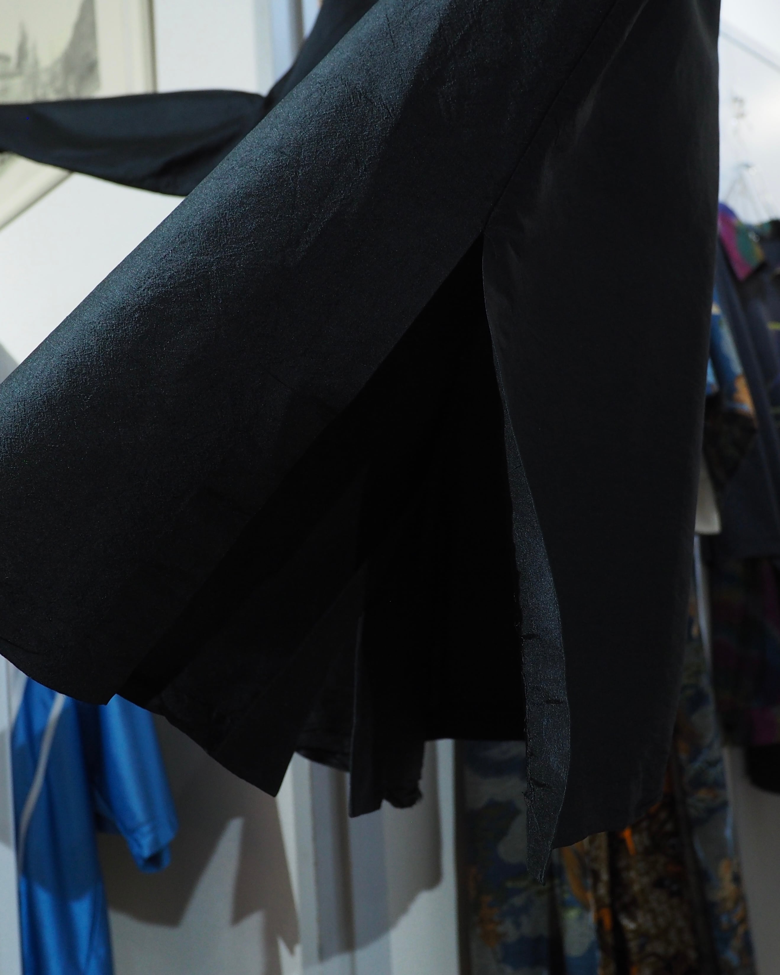 Black Glossy × Wrinkles processing vintage Over silhouette Silk shirt
