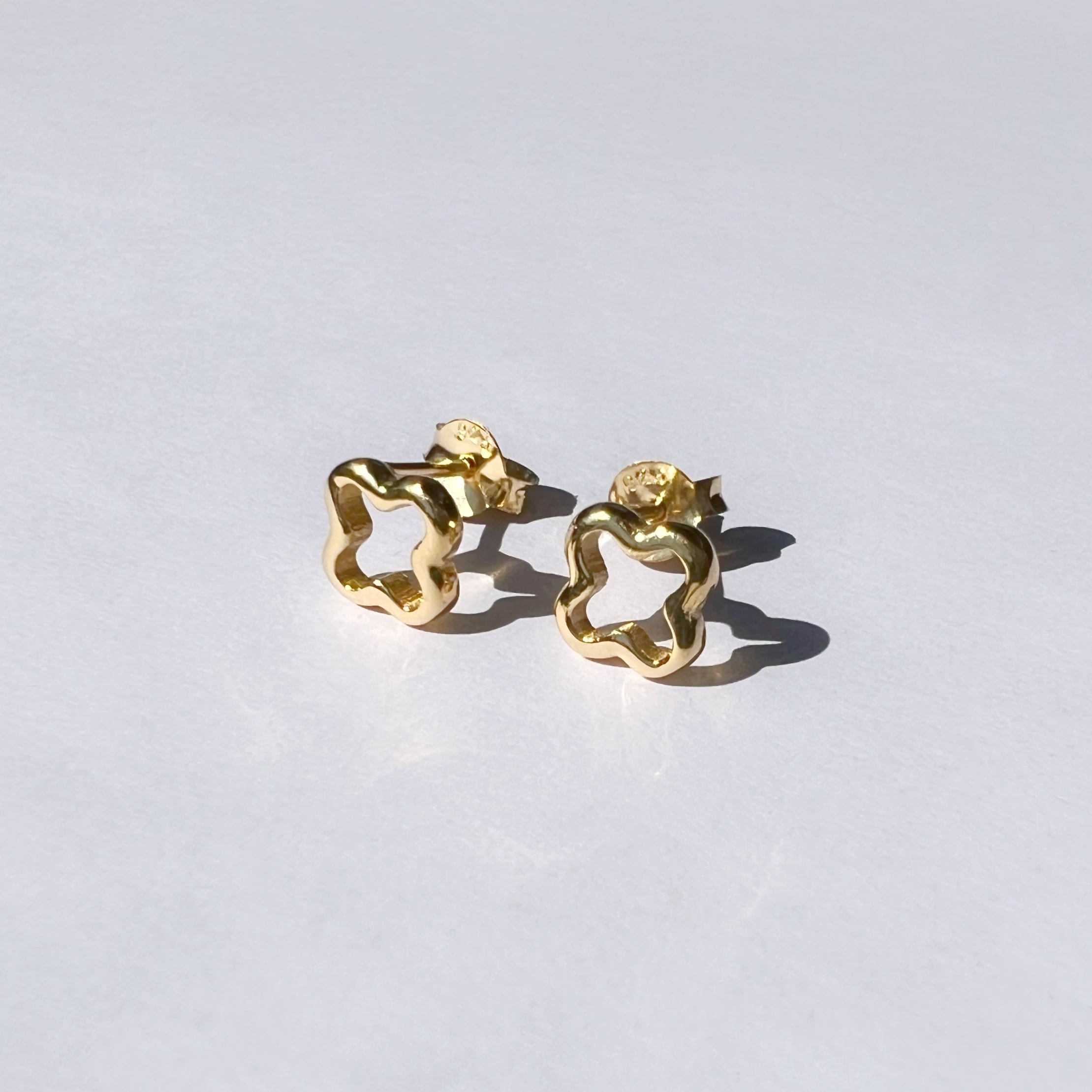 Gold Coating フラワー スタッドピアス