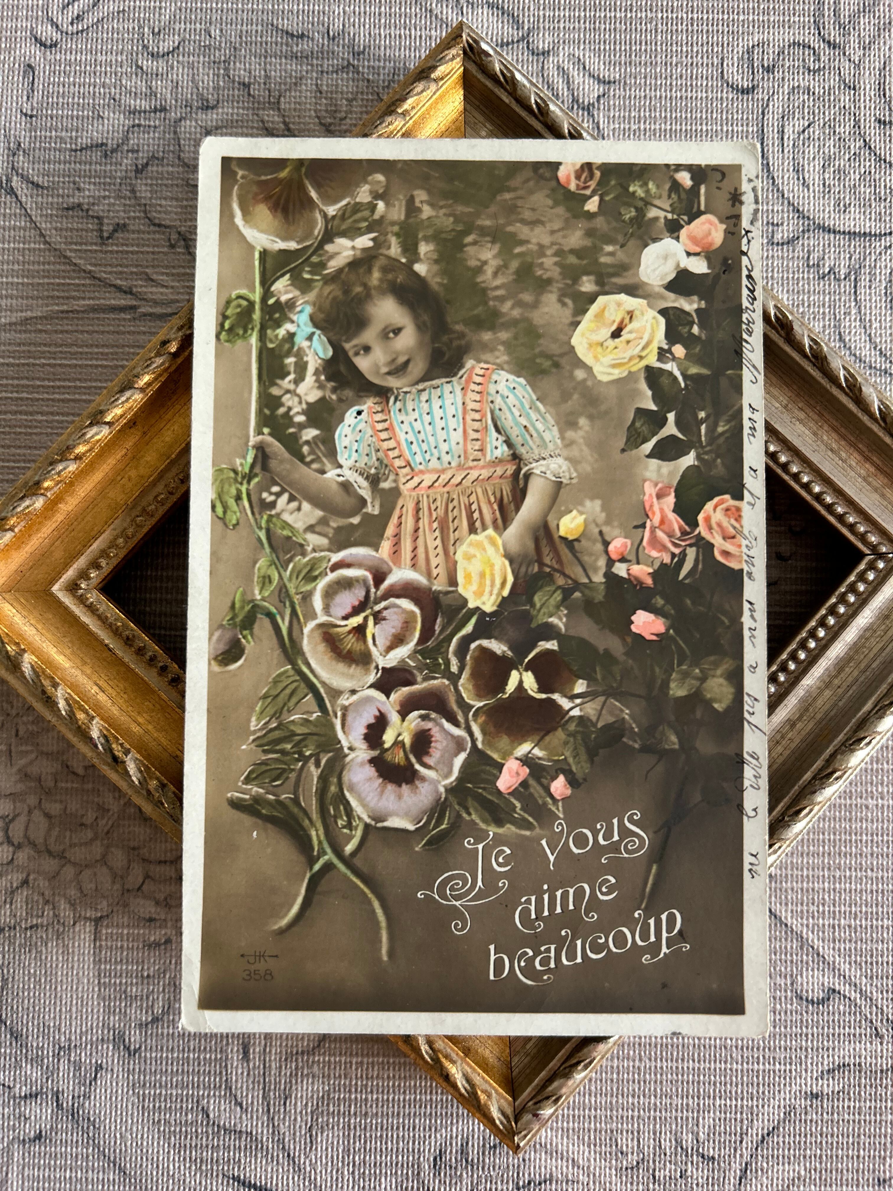 フランスアンティークカード 少女とパンジー Je vous aime beaucoup 額装 インテリア 薔薇 Rose